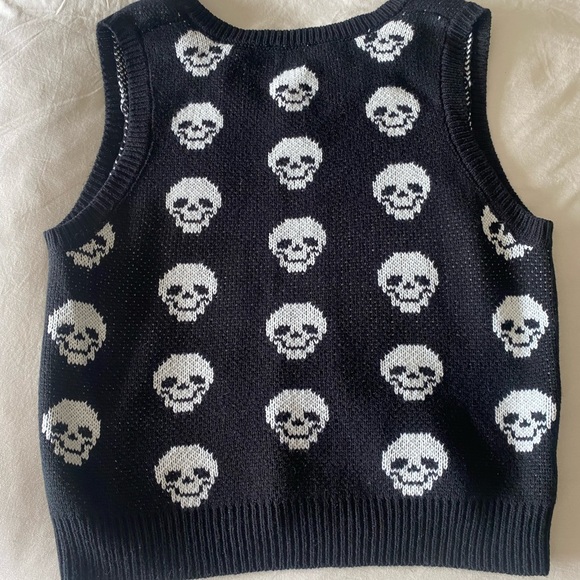 Skull Sweater - Picture 2 of 3